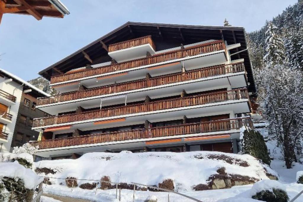 Appartement, Vue Sur Le *